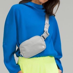 Lululemon Everywhere Belt Bag Silver Drop